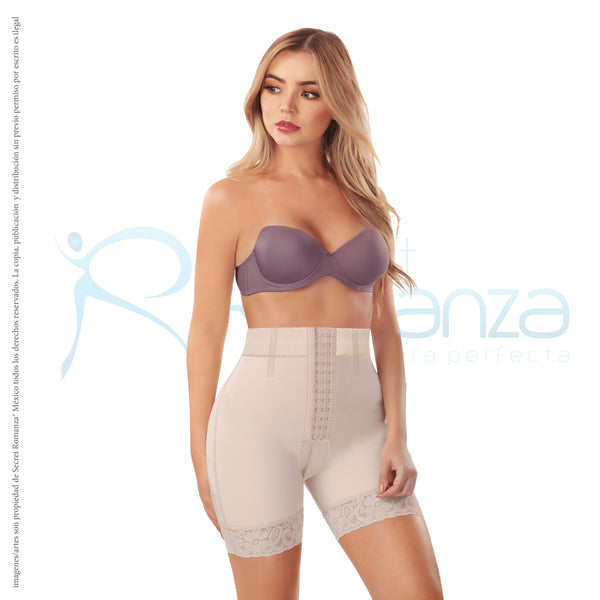 Mod. 3304 Short cintura alta con broches al frente